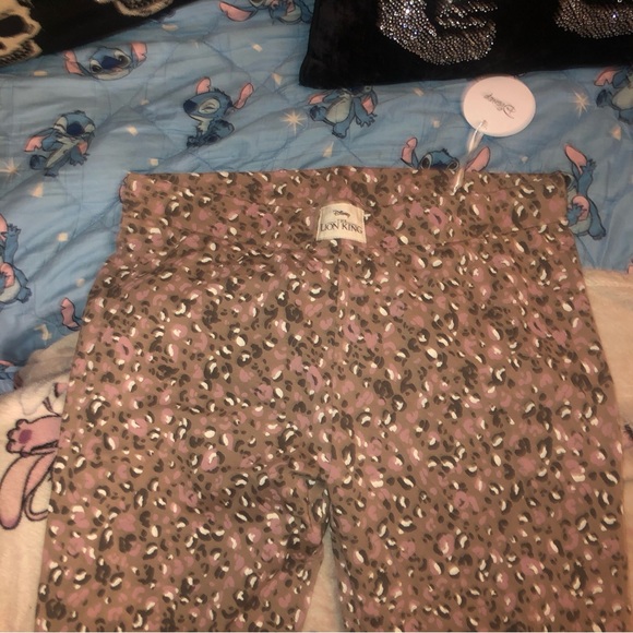 Disney lion king leggings - pajama bottoms size med - Picture 2 of 6